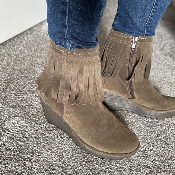Fly London Suede Wedge bootie with fringe in Taupe/brown - Picture 2 of 8